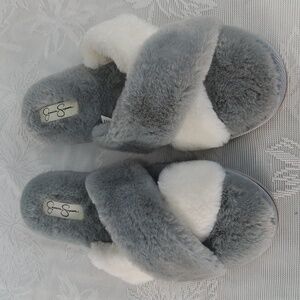 Jessica Simpson soft and fuzzy slippers gray and white Size L ( 9 - 10 )